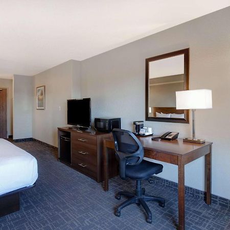 Days Inn & Suites By Wyndham Yorkton Eksteriør bilde