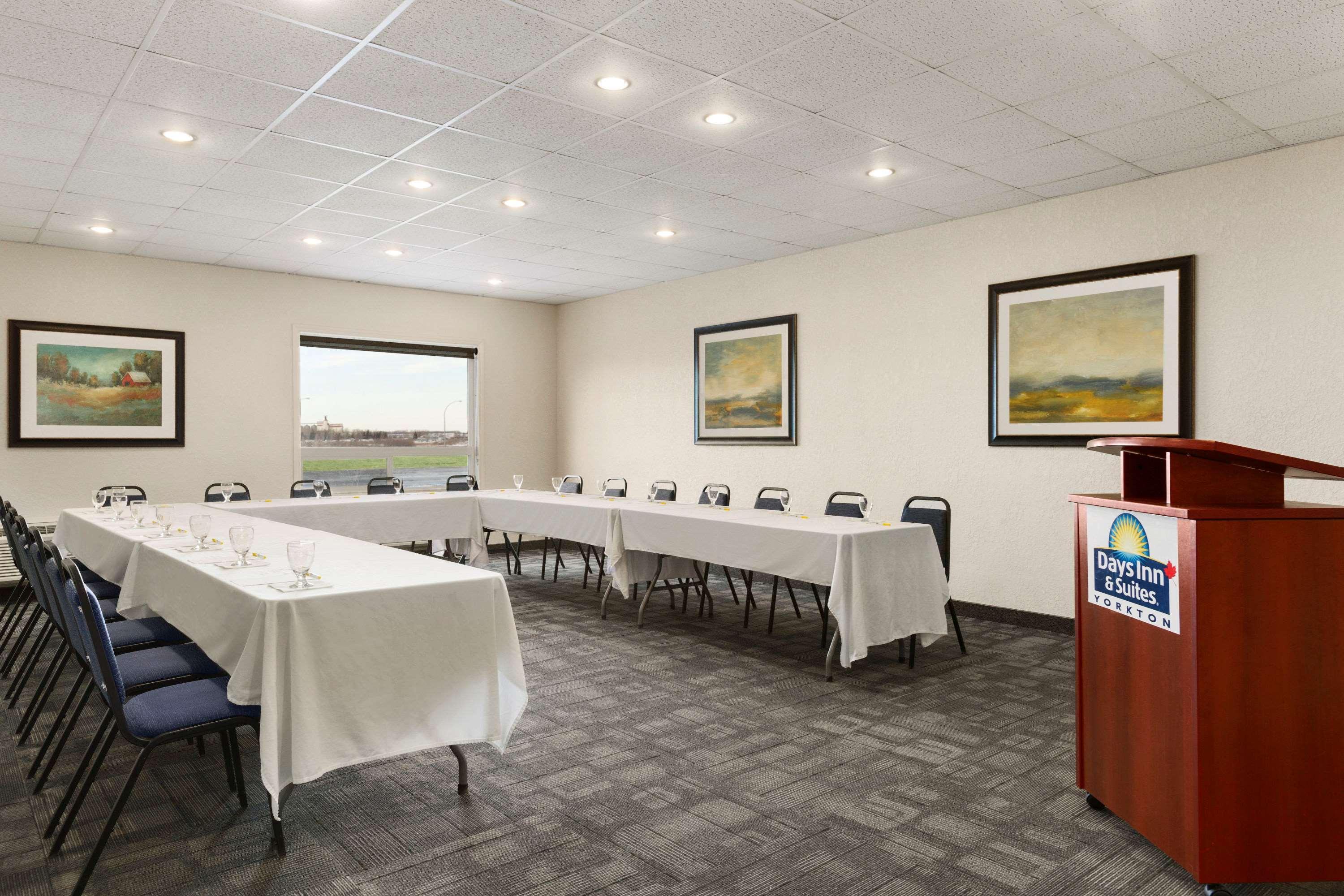 Days Inn & Suites By Wyndham Yorkton Eksteriør bilde