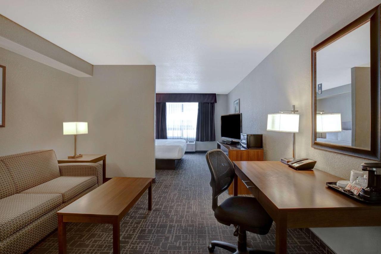 Days Inn & Suites By Wyndham Yorkton Eksteriør bilde