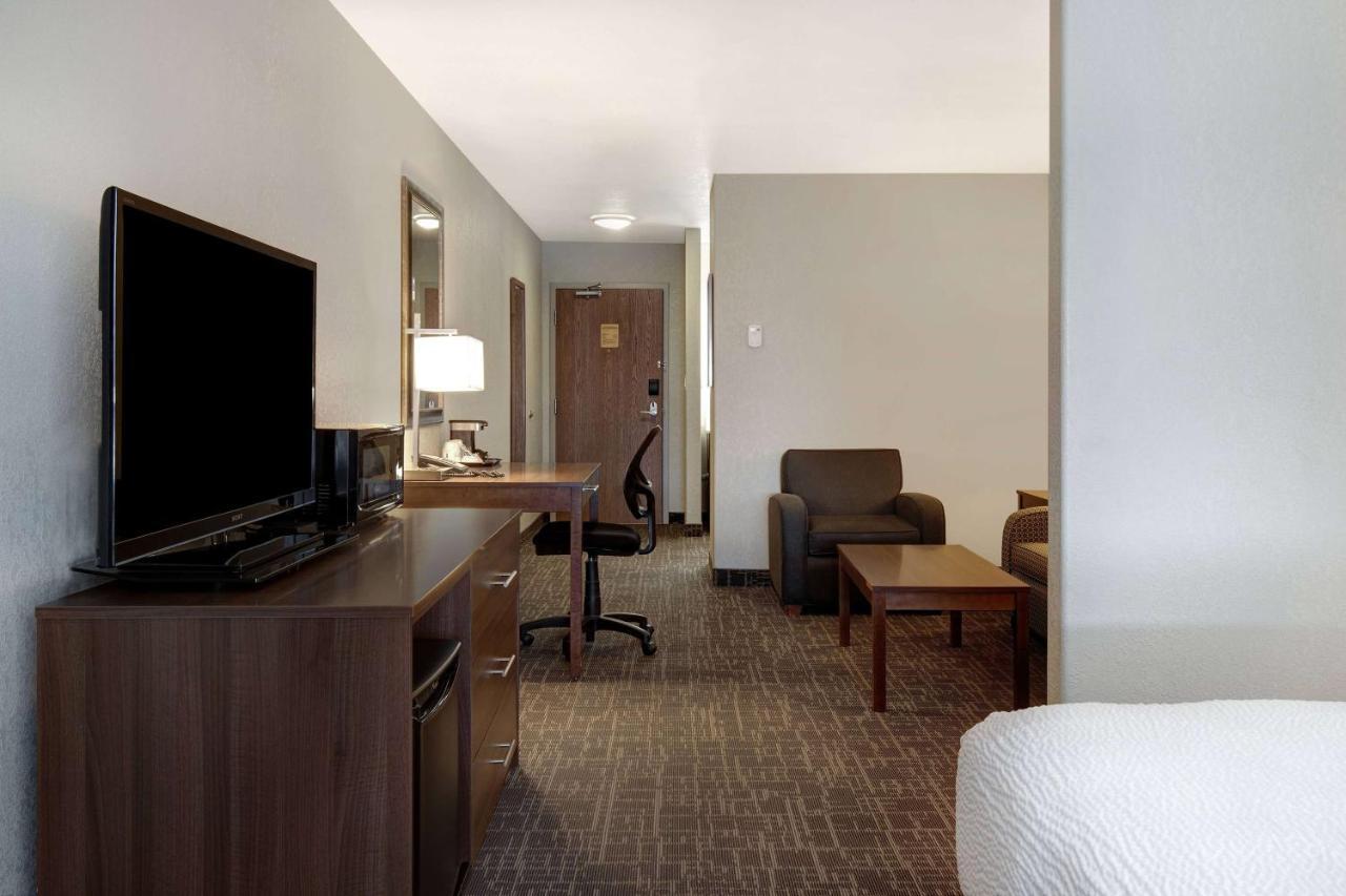 Days Inn & Suites By Wyndham Yorkton Eksteriør bilde