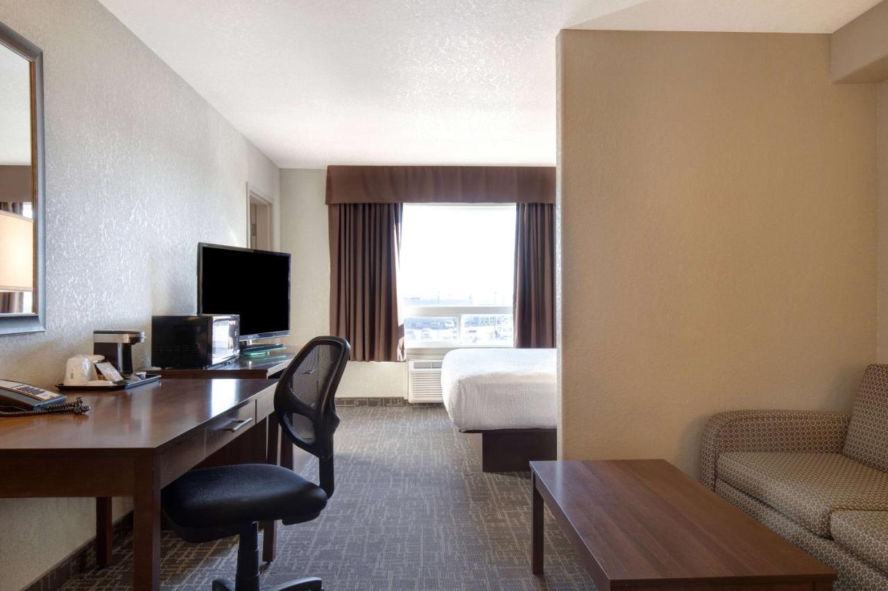 Days Inn & Suites By Wyndham Yorkton Eksteriør bilde